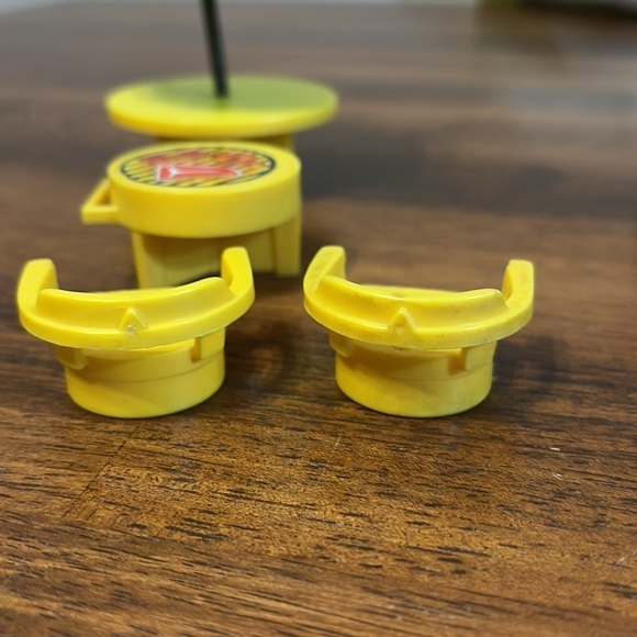 VINTAGE FISHER PRICE PATIO TABLE W/ UMBRELLA, CHAIRS, GRILL & LITTLE PEOPLE FIG. - Picture 5 of 9